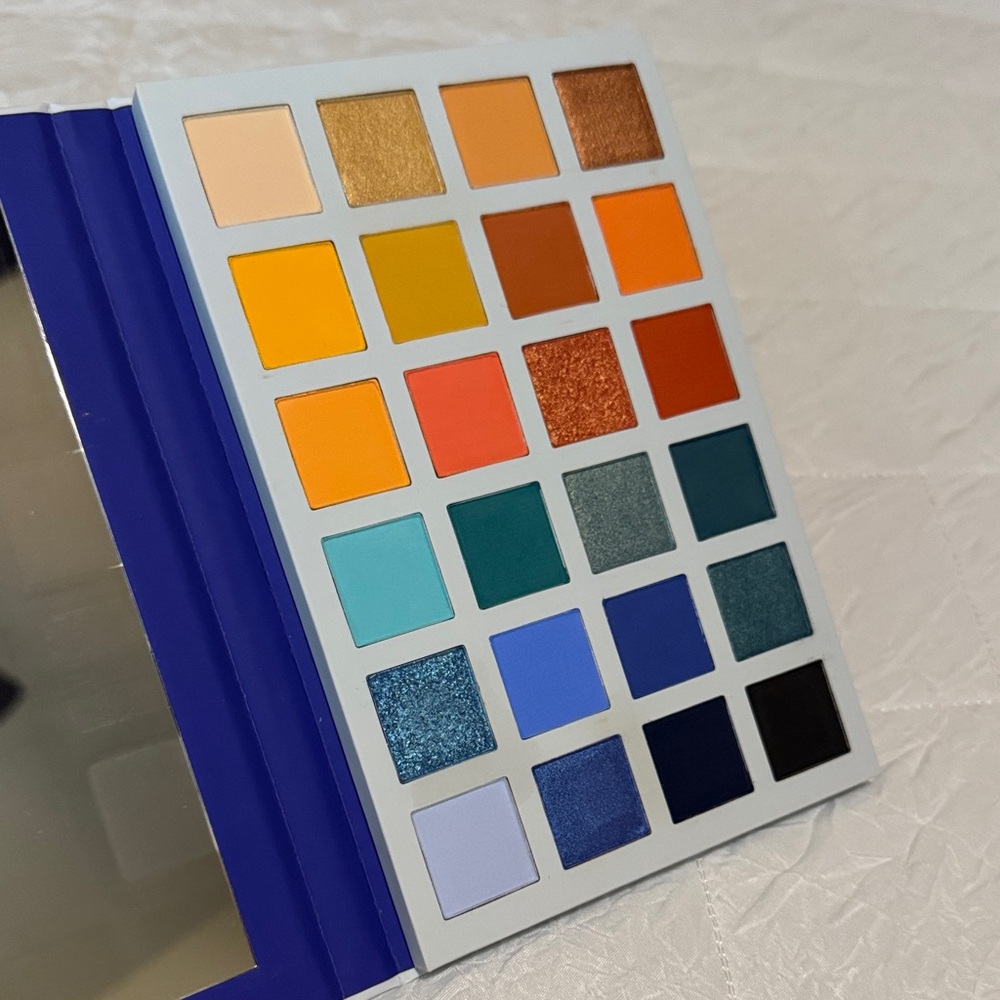 La Dama De Flores Eyeshadow Palette